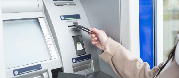 Jak korzystać z bankomatów?